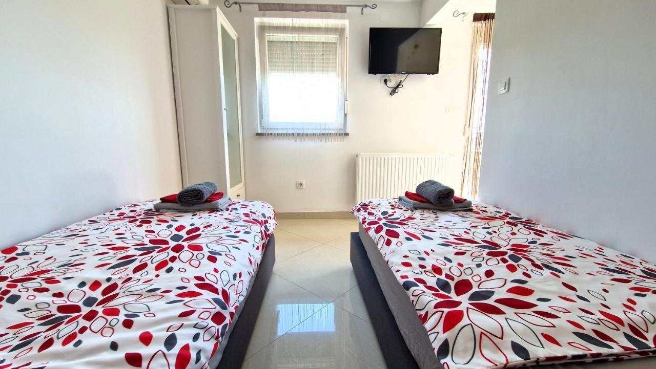 Apartments Pinezic Skrbcici Экстерьер фото
